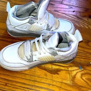These are Jordan 4 Oreos there a little beat up there a size 2.5 in kids